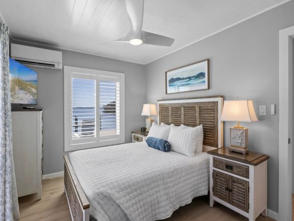 Bayfront Vacation Rental Florida - Waterfront Villa with Private Pool