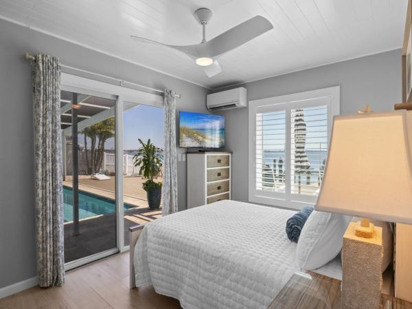 Bayfront Vacation Rental Florida - Waterfront Villa with Private Pool