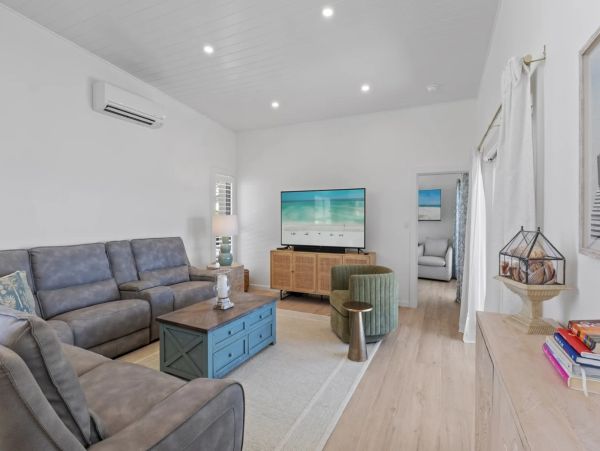 Bayfront Vacation Rental Florida - Waterfront Villa with Private Pool