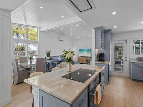 Bayfront Vacation Rental Florida - Waterfront Villa with Private Pool