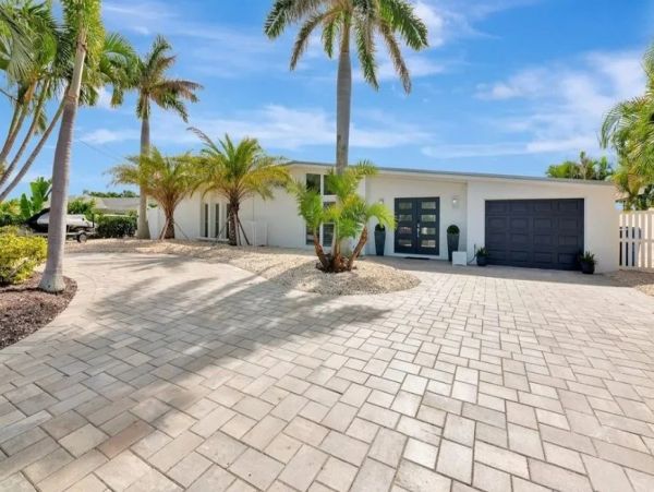 Bayfront Vacation Rental Florida - Waterfront Villa with Private Pool