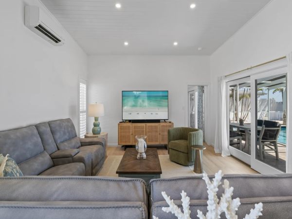 Bayfront Vacation Rental Florida - Waterfront Villa with Private Pool