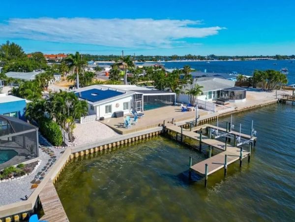 Bayfront Vacation Rental Florida - Waterfront Villa with Private Pool