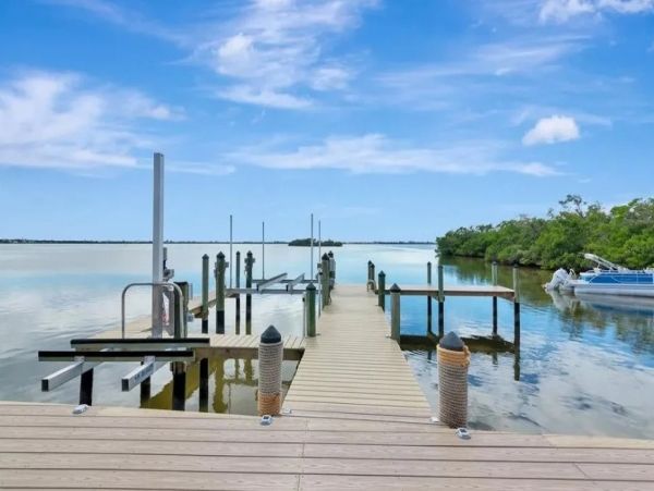 Bayfront Vacation Rental Florida - Waterfront Villa with Private Pool