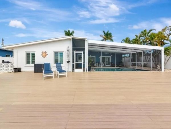Bayfront Vacation Rental Florida - Waterfront Villa with Private Pool