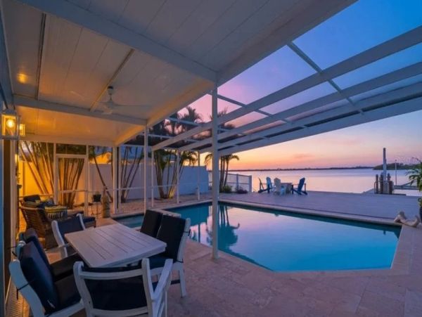 Bayfront Vacation Rental Florida - Waterfront Villa with Private Pool