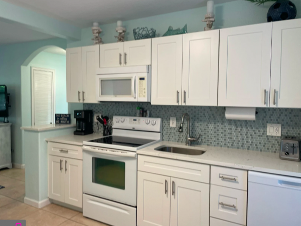 Holmes Beach Coastal Escape: A Relaxing Beach Beachside Getaway Private Pool