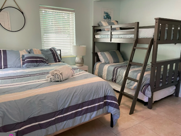 Holmes Beach Coastal Escape: A Relaxing Beach Beachside Getaway Private Pool