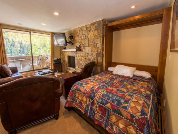Vail Ski Vacation Condo with Mountain Views