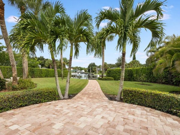 Canal Views From This Four Bedroom Siesta Key Vacation Home
