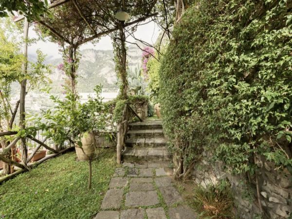 Four Bedroom Vacation Rental - Short Walk to Beach