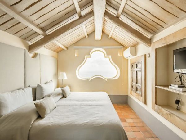 Four Bedroom Vacation Rental - Short Walk to Beach