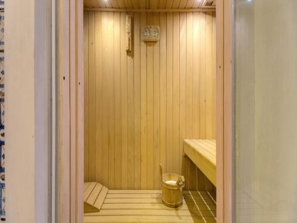 Four Bedroom Vacation Rental - Short Walk to Beach