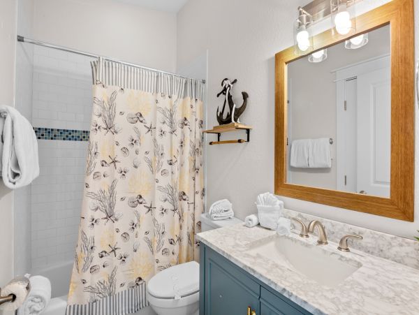 Holmes Beach Vacation Home Sleeps Six Guests.