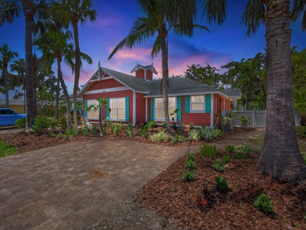 Holmes Beach Vacation Home Sleeps Six Guests.