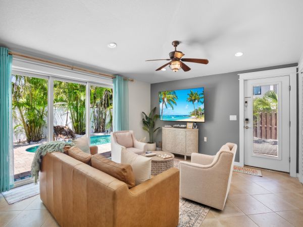Holmes Beach Vacation Home Sleeps Six Guests.