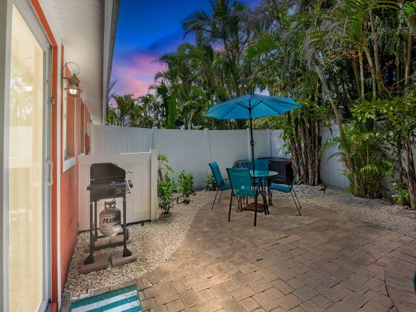 Holmes Beach Vacation Home Sleeps Six Guests.