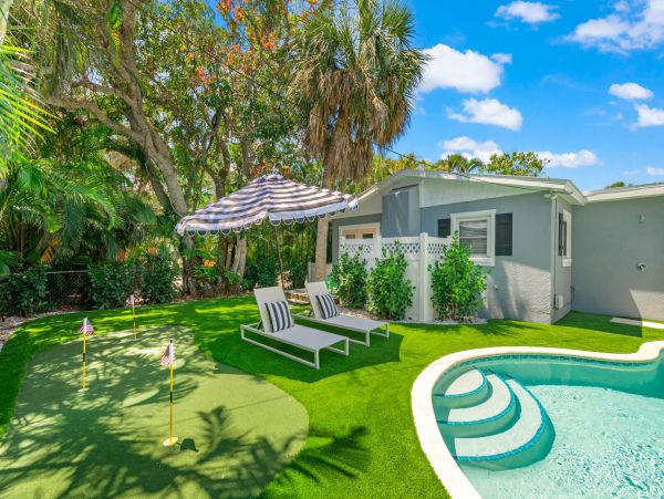 Heart of Anna Maria Sleeps 6 Private Pool