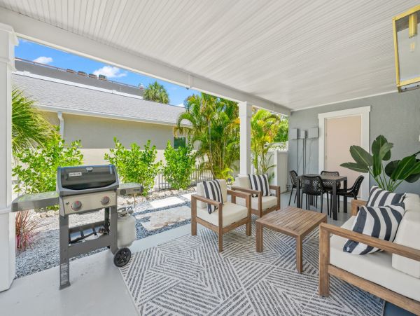Heart of Anna Maria Sleeps 6 Private Pool