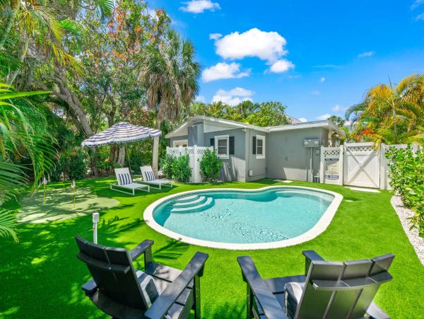 Heart of Anna Maria Sleeps 6 Private Pool