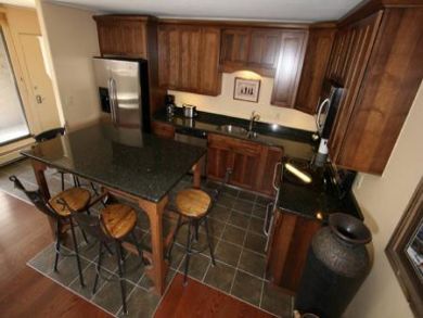 Fully equipped kitchen with dining table