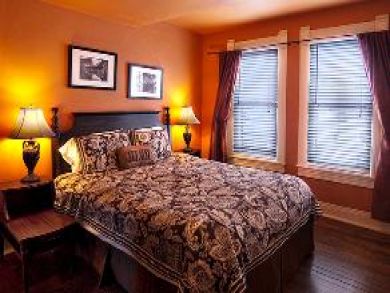 Bedroom 8 with queen bed