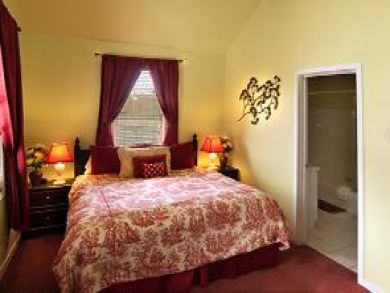 Master bedroom with king & twin beds