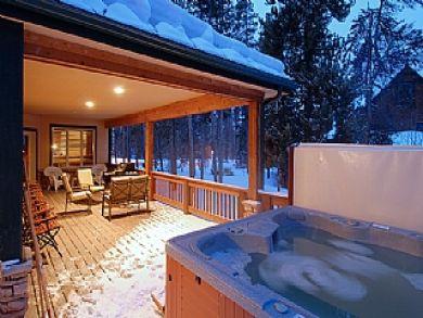 Covered deck & private hot tub