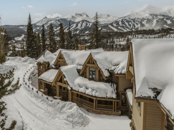 Luxury Mountain Retreat in Breckenridge - Ideal for Large Groups Sleeps 20 - 8 Bedrooms