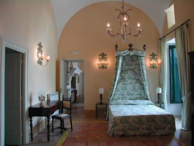 Bedroom With Queen Bed