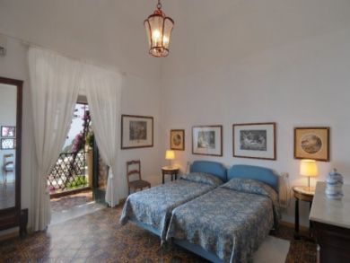 Bedroom With Twin Beds