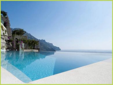 Luxurious pool at this Positano rental