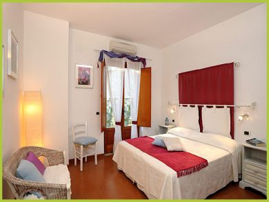 Bedroom with One Bed