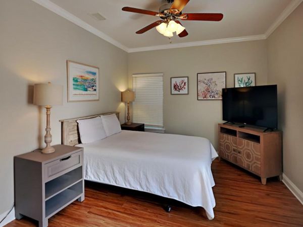 Destin Five Bedroom Vacation Home Sleeps 14 Walk to Beach