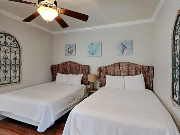 Destin Five Bedroom Vacation Home Sleeps 14 Walk to Beach