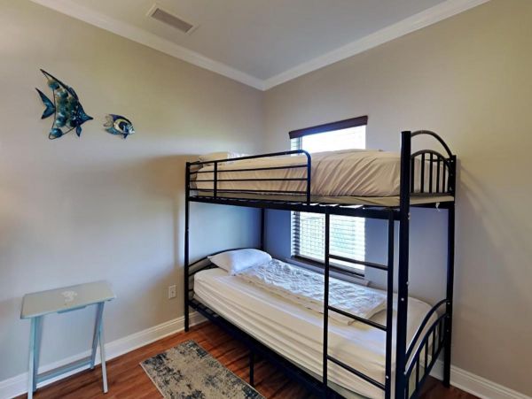 Destin Five Bedroom Vacation Home Sleeps 14 Walk to Beach