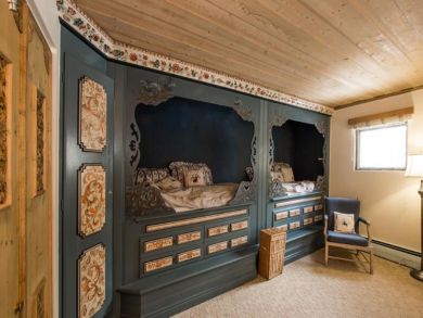 Mountain Views at this Three Bedroom Vacation Rental