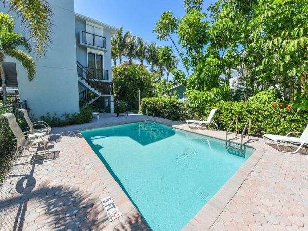 Three Bedroom Vacation Condo for Rent with Full Gulf View