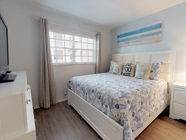 Beach Vacation Condo in Sarasota with Pool and Tennis Court