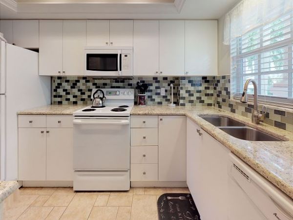 Beach Vacation Condo in Sarasota with Pool and Tennis Court