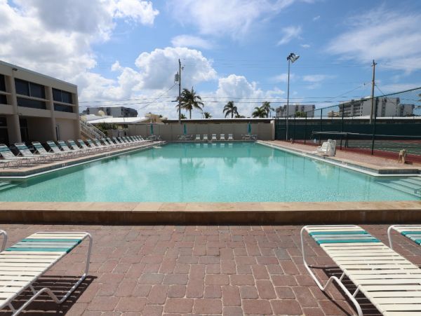 Beach Vacation Condo in Sarasota with Pool and Tennis Court