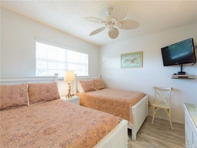 Full bedroom Full bedroom