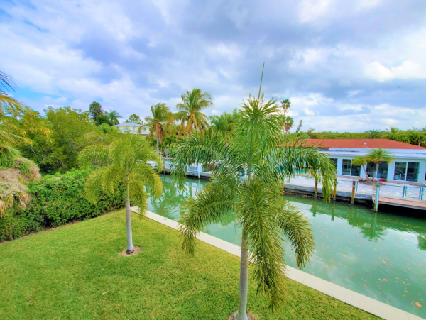 Lovely Canal Front 3 Bedroom Longboat Key Home