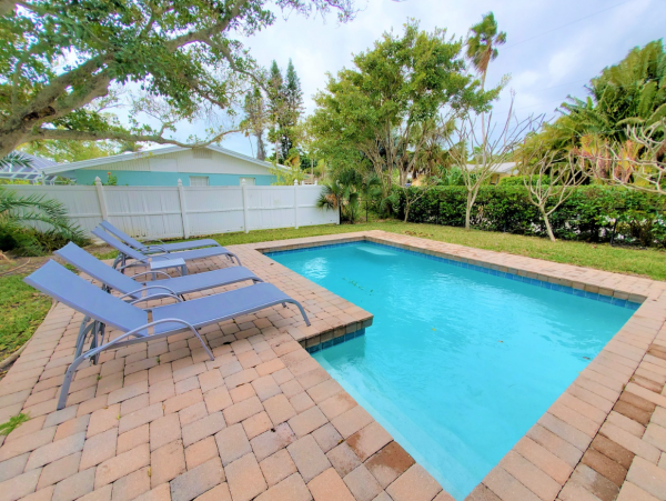 Lovely Canal Front 3 Bedroom Longboat Key Home