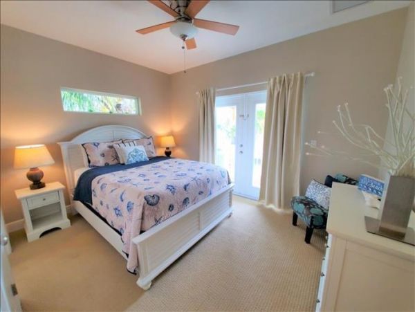 Lovely Canal Front 3 Bedroom Longboat Key Home