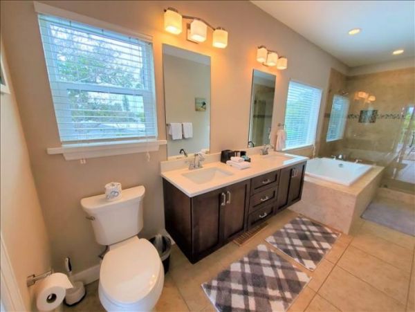 Lovely Canal Front 3 Bedroom Longboat Key Home