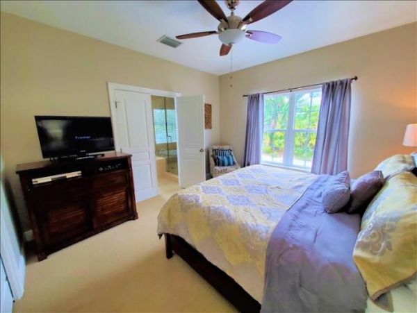 Lovely Canal Front 3 Bedroom Longboat Key Home