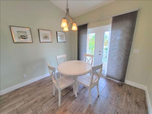 Lovely Canal Front 3 Bedroom Longboat Key Home