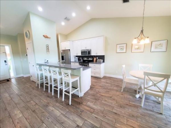 Lovely Canal Front 3 Bedroom Longboat Key Home