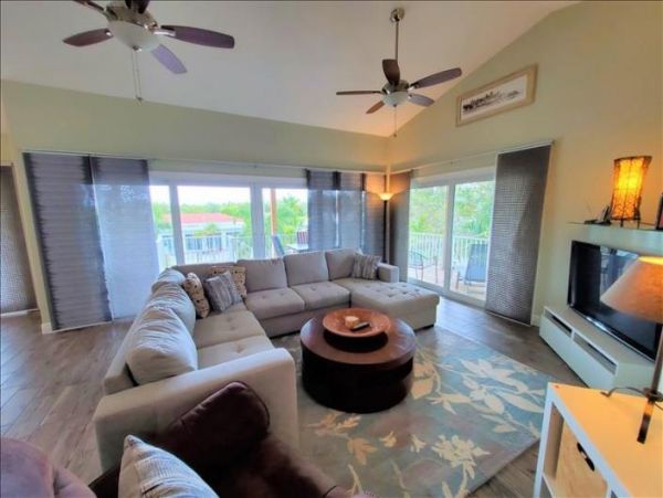 Lovely Canal Front 3 Bedroom Longboat Key Home